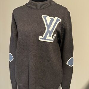 Women’s chic thick  Sweater with Blue and White design.